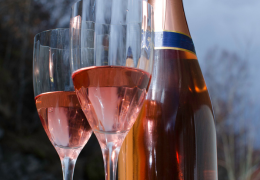 What is special about saignée rosé champagne ?