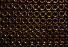 Combien de temps conserver un champagne rosé ? Guide de garde et de dégustation