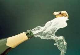 How Long Does Champagne Last? Storage Rules for Bottles and Open Magnums
