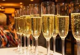 How Many Bottles of Champagne per Person? Quantities for Weddings and Parties